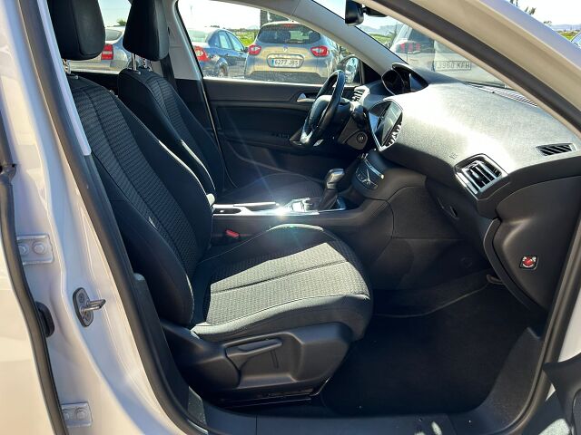 PEUGEOT 308 STYLE 1.2 E-THP AUTO SPANISH LHD IN SPAIN 78000 MILES SUPERB 2017